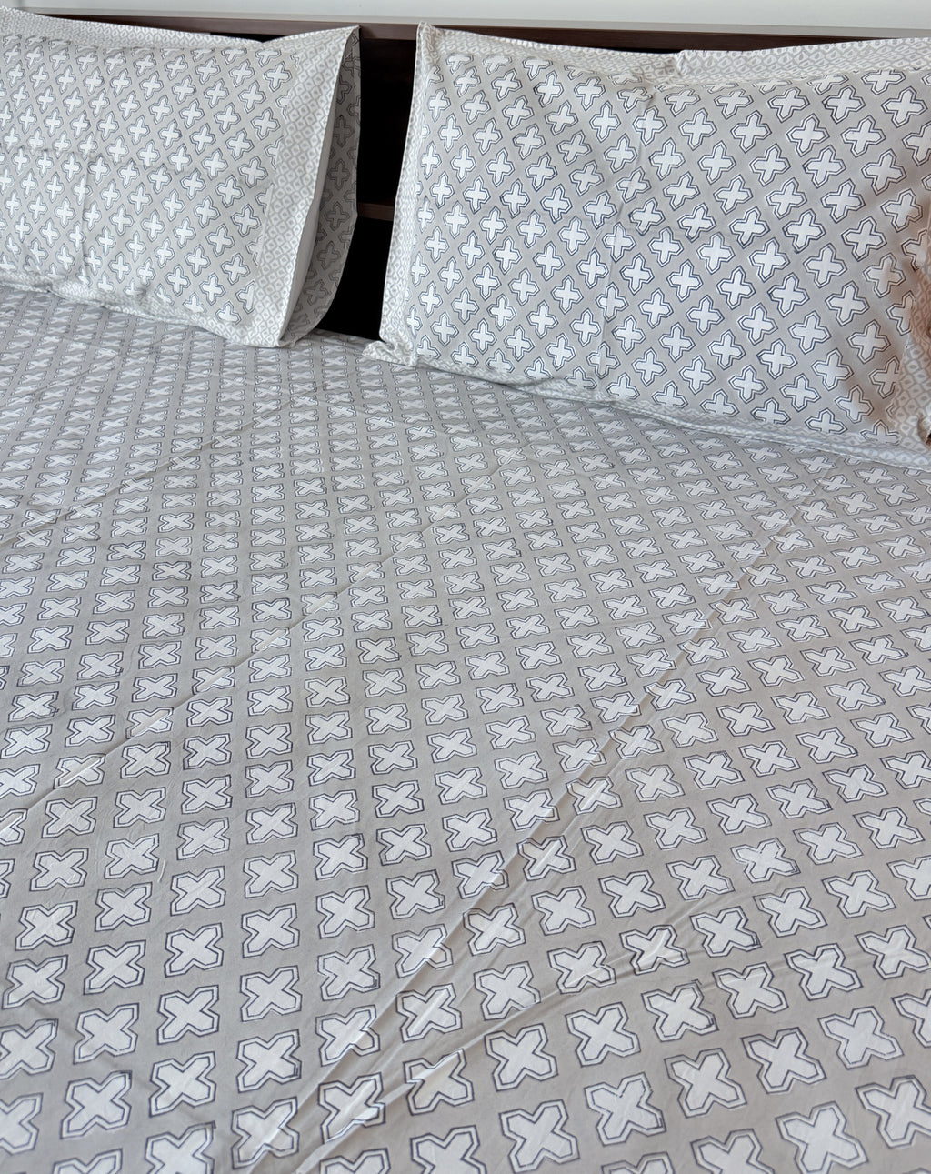 Print detail of ORA Living Grey Cross Handblock Premium Cotton Bedsheet Set