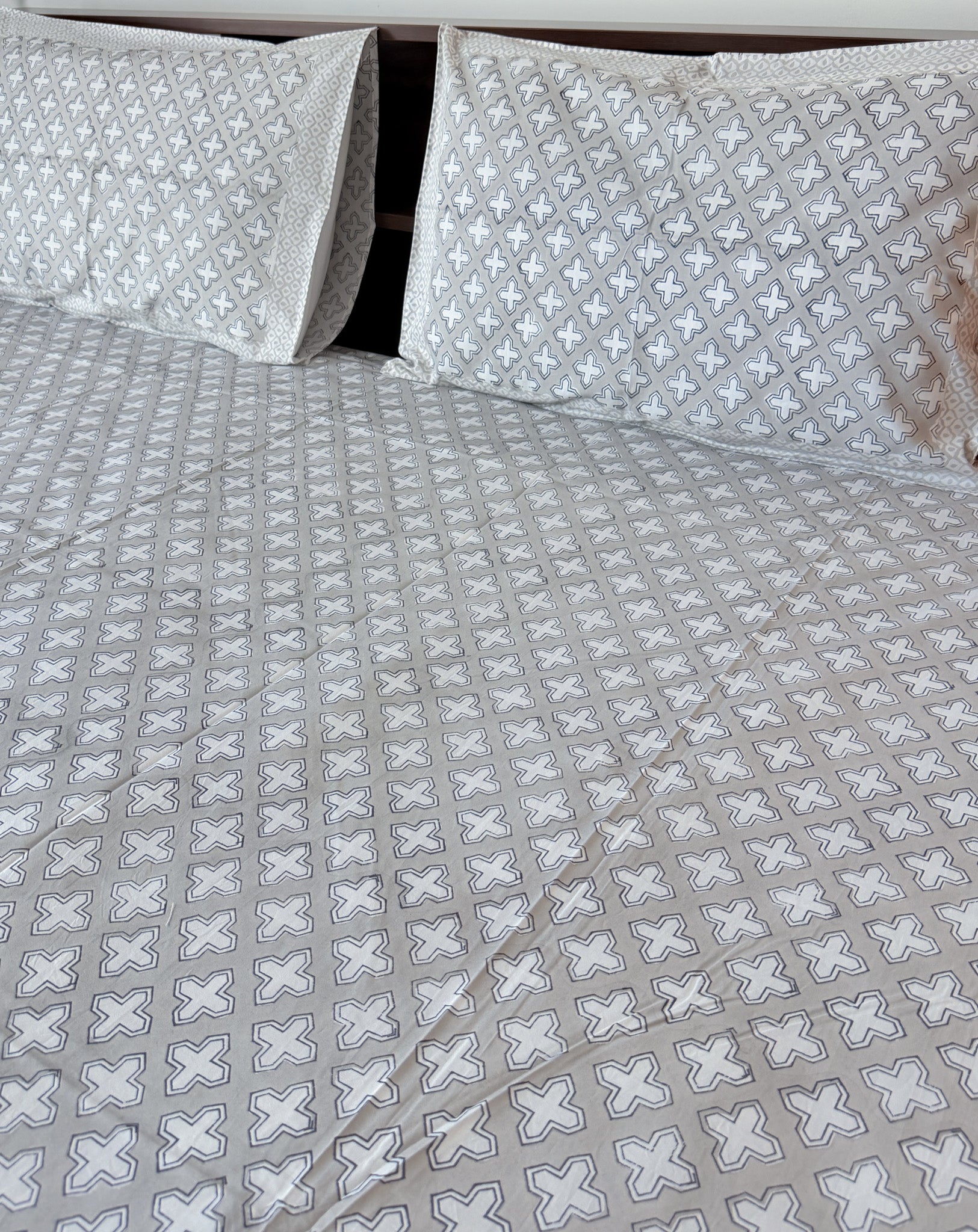 Print detail of ORA Living Grey Cross Handblock Premium Cotton Bedsheet Set