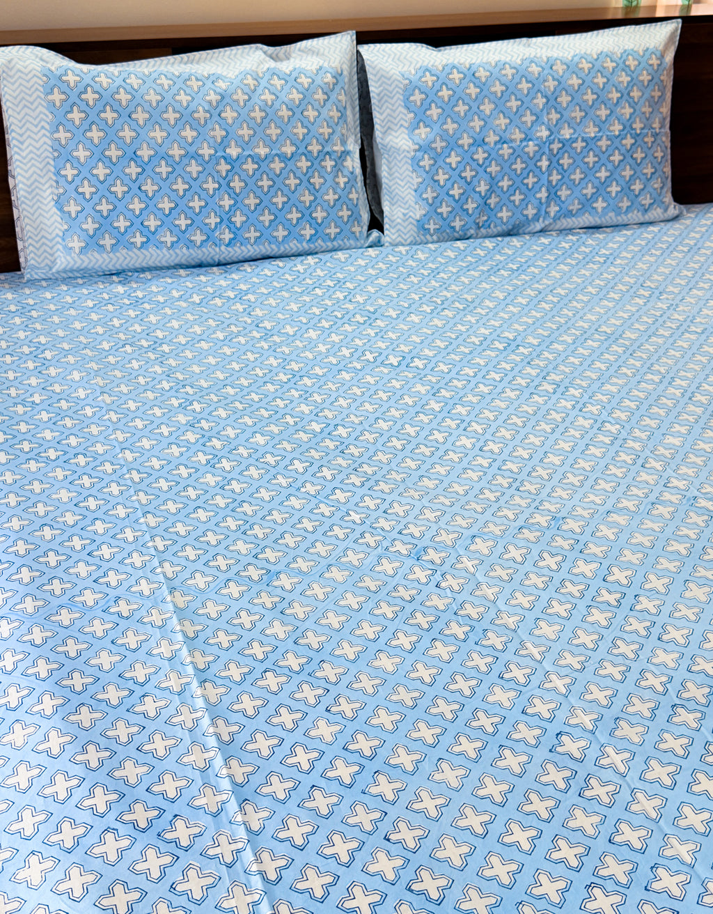 Full view of the hand block print on ORA Living Blue Cross Handblock Premium Cotton Bedsheet Set