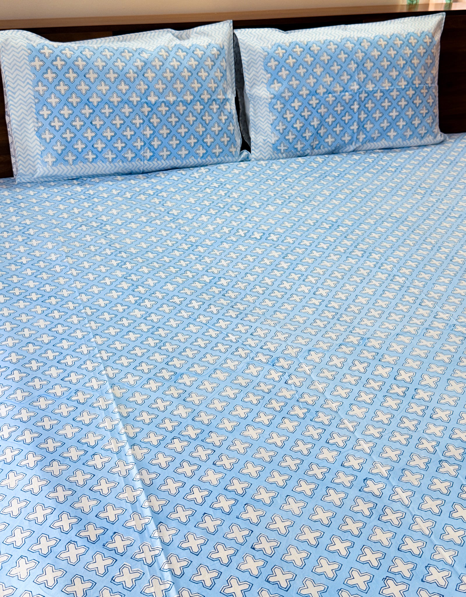 Full view of the hand block print on ORA Living Blue Cross Handblock Premium Cotton Bedsheet Set