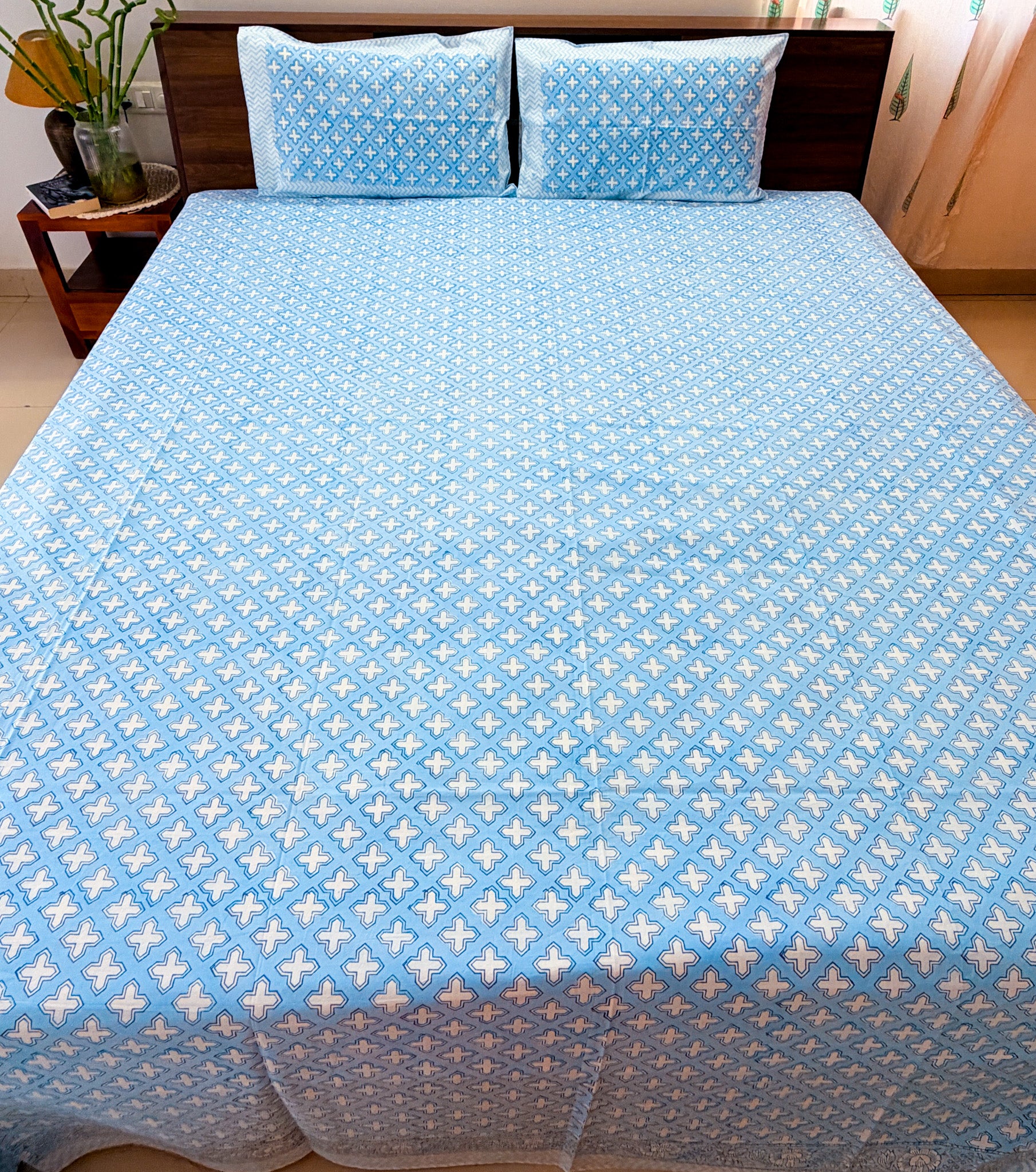 Print detail of ORA Living Blue Cross Handblock Premium Cotton Bedsheet Set