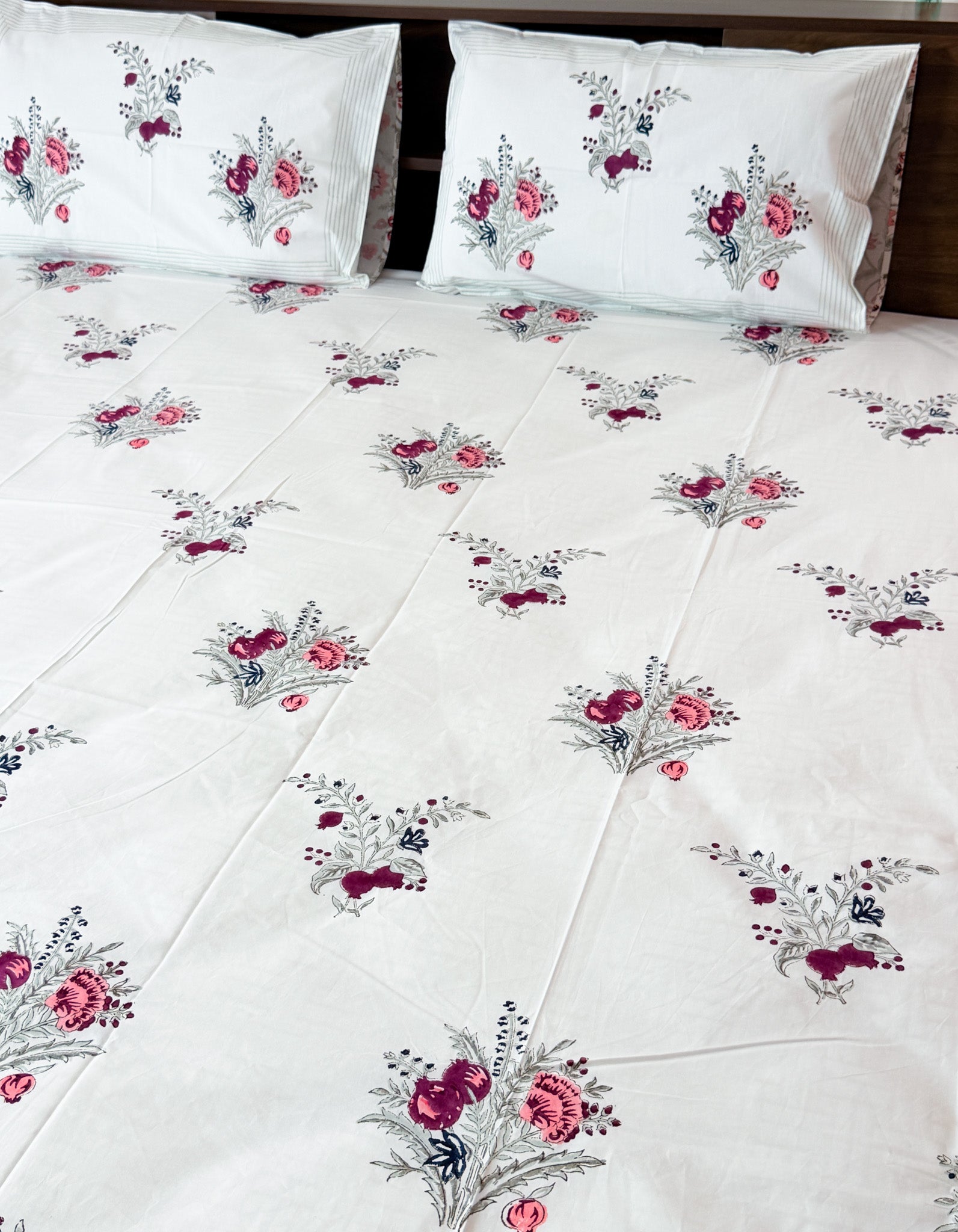 Full view of the hand block print on ORA Living Pink Anar Garden Handblock Premium Cotton Bedsheet Set